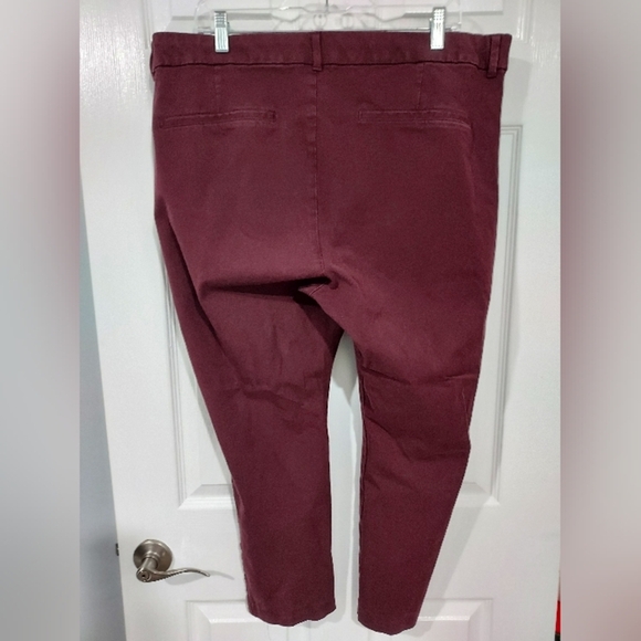 Old Navy Wine High-Rise Pixie Secret-Smooth Pockets Pant in Size 18 - Picture 5 of 11